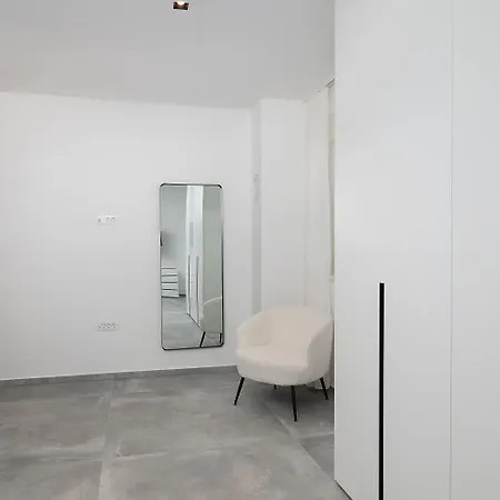 Penthouse Mavala