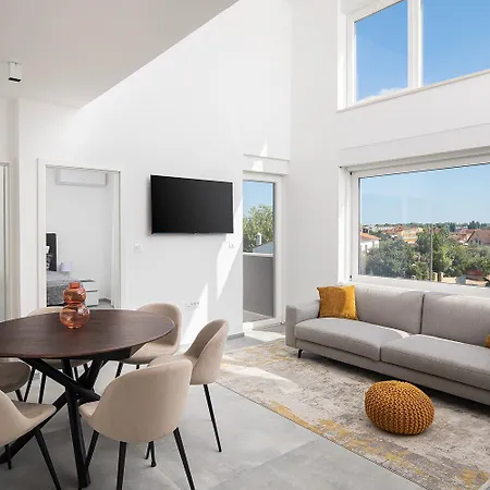 Penthouse Mavala *